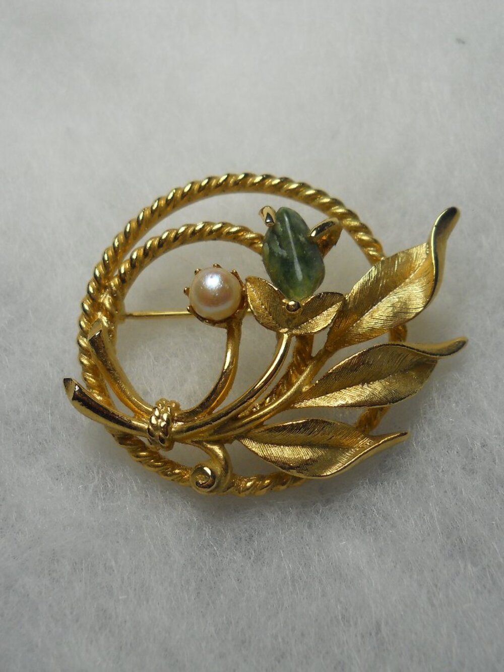 Sarah Coventry - Jade Garden Pin   930